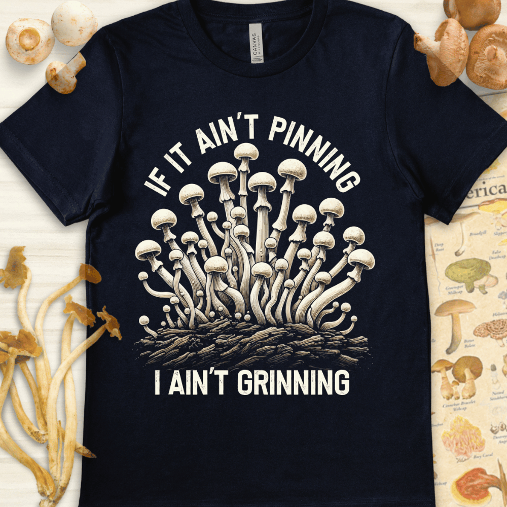 Pinning Grinning Tee Navy